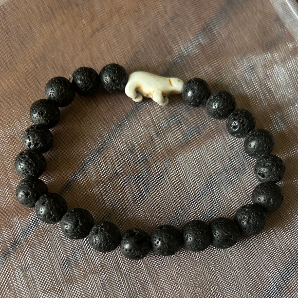Volcano Black Beaded Bracelet with polar bear charm - Picture 1 of 3